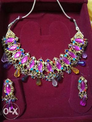 Pink Gemstones Encrusted Silver-colored Necklace With