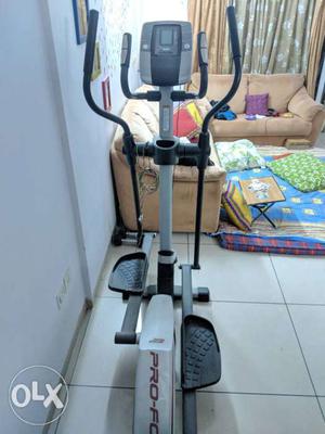 Proform Re elliptical cross trainer 7.0 almost new. Stayfit