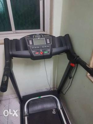 Treadmill in excellent condition for house