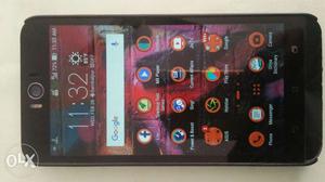  ASUS ZenFone Selfie mobile in