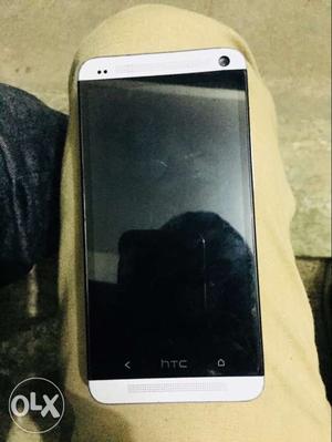 Htc one 820d internal 32gb Phone is in good