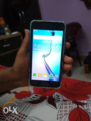 Samsung galaxy grand prime. Jise lena h vo