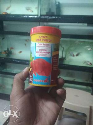 Sera color enhancing fish food