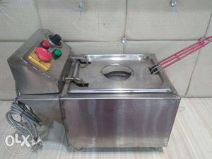 Deep fryer electric..very much less used..fix price.. no