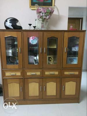 Spacious wooden showcase/cupboard with 6 doors