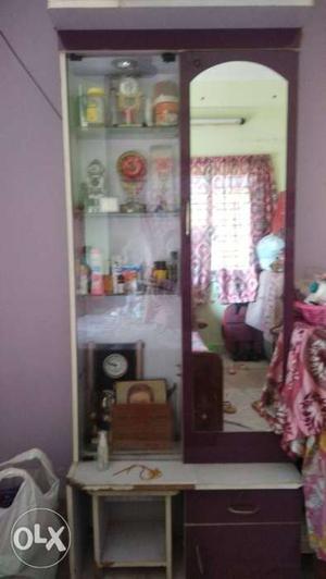 2 years old dressing table with mirror and many