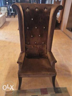 Showroom piece: Brown high top chair