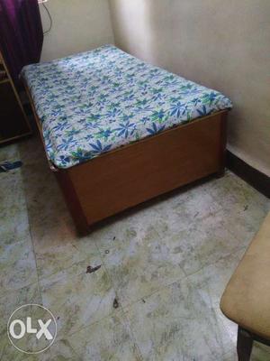 Wooden bed with matras good condition two set