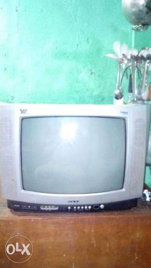 21 inch color TV in good condition argent sale