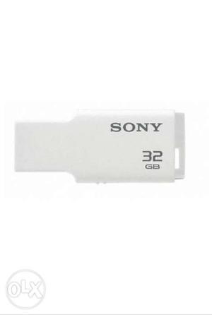 32 GB White Sony Thumb Drive