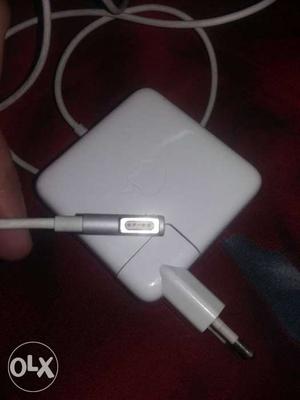 Apple macbook pro 60w charger good condition