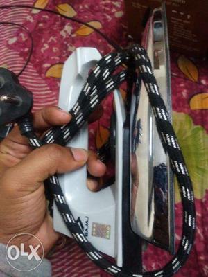 Bajaj IRON..// Rs. 500/- ONLY..// [One Men's Trimmer FREE OF
