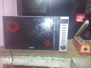 Black And Gray Emerson Microwave Oven