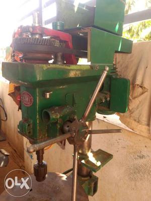 Drilling machine in good condition with gear