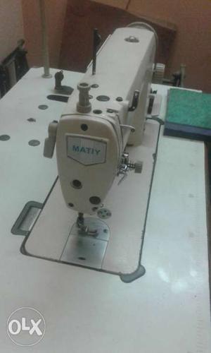 White Matiy Electric Sewing Machine