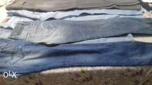 6 jeans, 3 shirts and 1 pant good condition