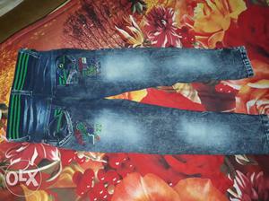 Black And Blue Denim Jeans.new jeans 10 years boys. 25 no.