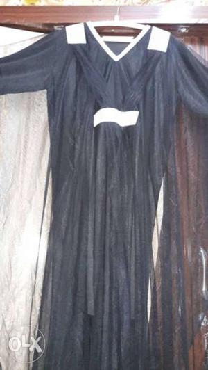 Black Arabic gown Wid dupatta.. it size can b adust by