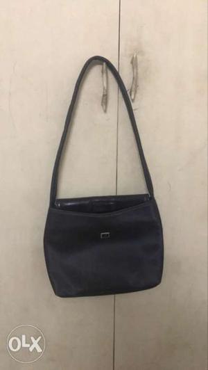 Preowned leather bag