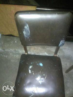 Good condition chair Only for (dag Hai) paint ka