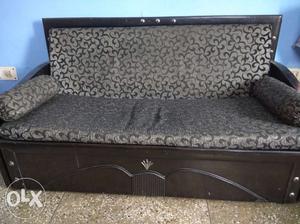 Good condition wooden sofa com bed