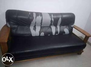 Wooden sofa of good quality but ragzine has come off. 3+2+1