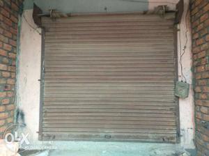  shutter in good condition
