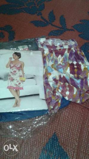 All 60 pcs...ladies tshirt top mix size...not used