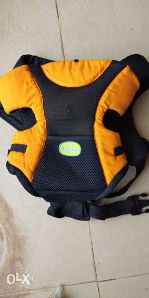 Branded baby holder kangaroo bag in new condition.