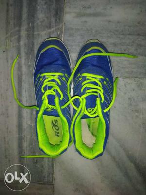 Kids shoes size 5 excellent condition