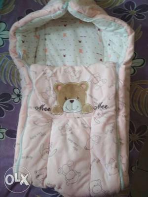 Mee mee Baby carrier bed