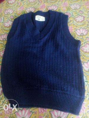 Sleeveless sweaters white and blue