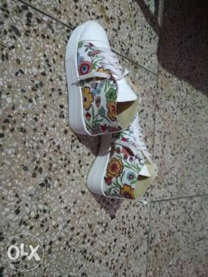 Toddler's White And Multicolored Floral Sneakers