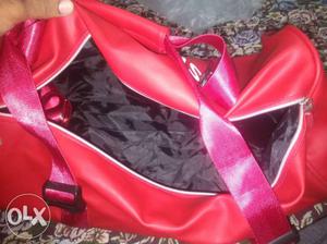 LV supreme doufle bag red colour