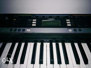 Large Yamaha keyboard piano player.