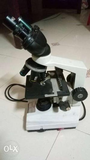 Phathalogic microscope good working condition