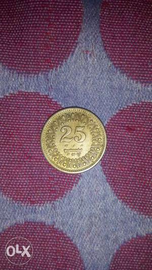 Round 25 Gold-colored Coin
