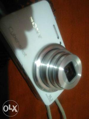 Sony cybershot camera 8X optical zoom with 4gb