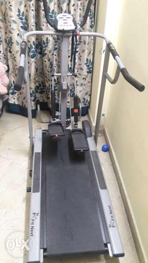 4 in 1 manual treadmill. Almost new and in very