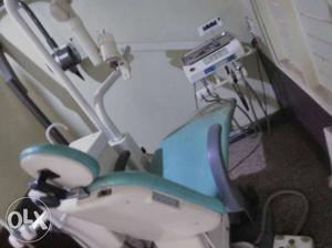 Confident dental chair in Good condition