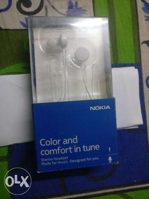 New box packed nokia earplugs,not even
