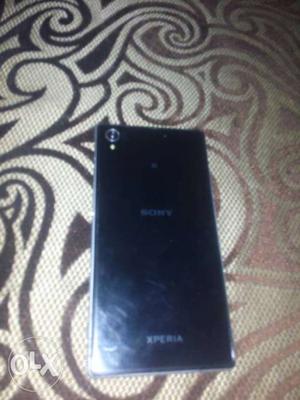Sony xpria z1 singal sim mobile 20 mega pixal