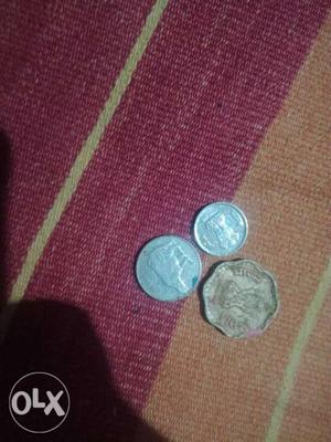 Two coins of 10 paisa 1 old n another new and