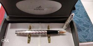 Vintage parker,sheaffer pens.. all more than 60 years old.