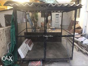 Dog cage in good condition 6 foot by 5 foot and