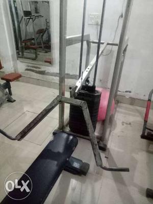 Chest and shoulder Pres 80kg weight ovel pipe