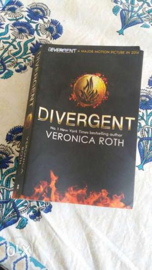 Divergent by veronica roth