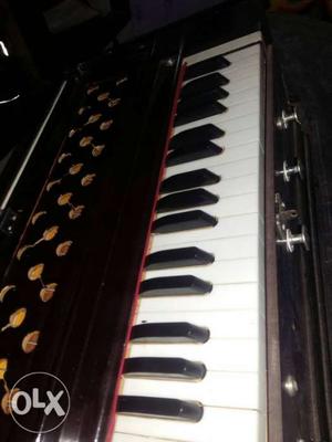 New harmonium to be sold at less price. please