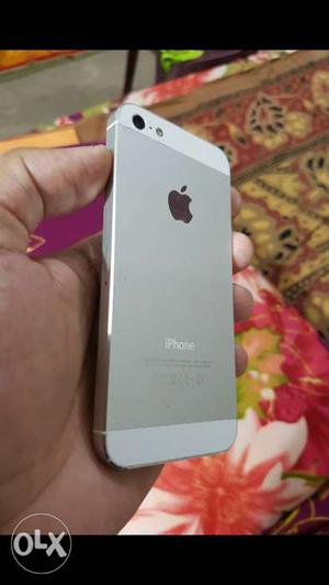 Apple iPhone 5 16GB. 4G phone. Original iPhone.