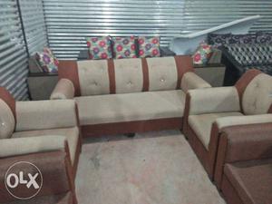Brand new sofaset with 3 yrs of guarantee...